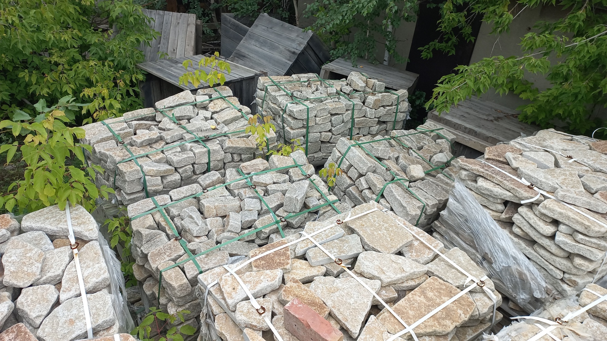 Плитняк галтованный гранитный для ландшафтного дизайна купить в Республике Бурятия