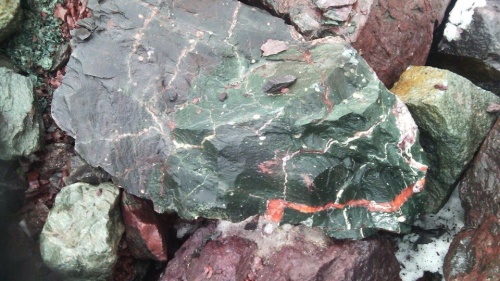 Гигантские зелёные валуны для ландшафтного дизайна весом более 5 тонн купить в Республике Бурятия