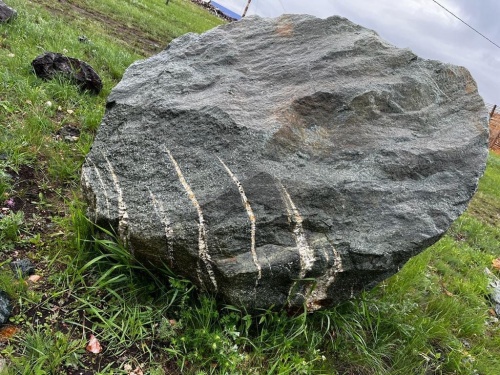 Гигантские зелёные валуны для ландшафтного дизайна весом более 5 тонн купить в Республике Бурятия