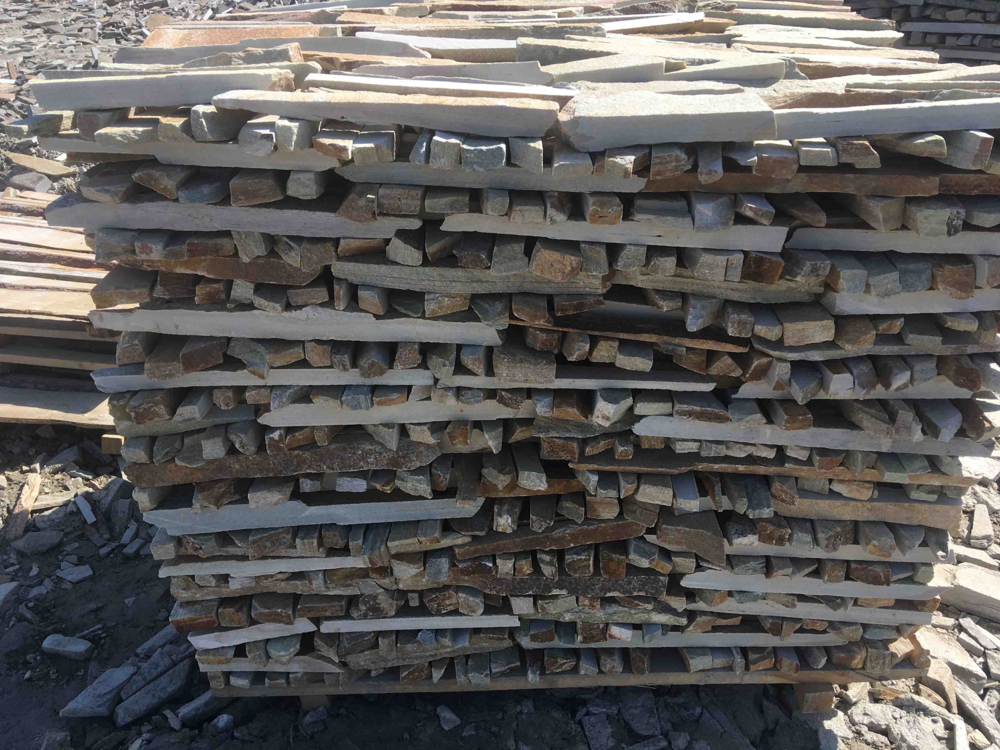 Горбушка златолит золотистый для облицовки купить в Республике Бурятия