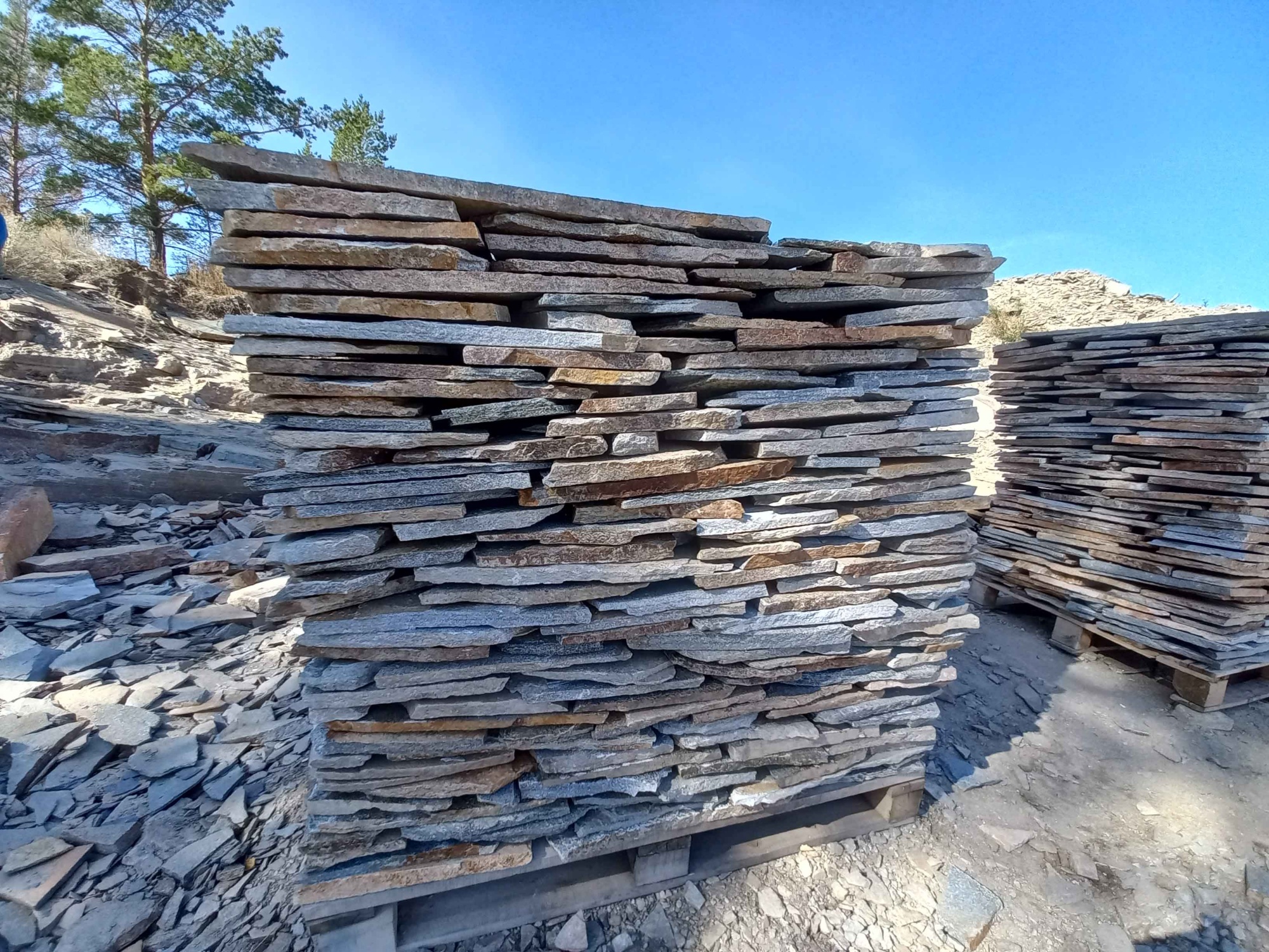 Плитняк златолит серебристый для фасада купить в Республике Бурятия